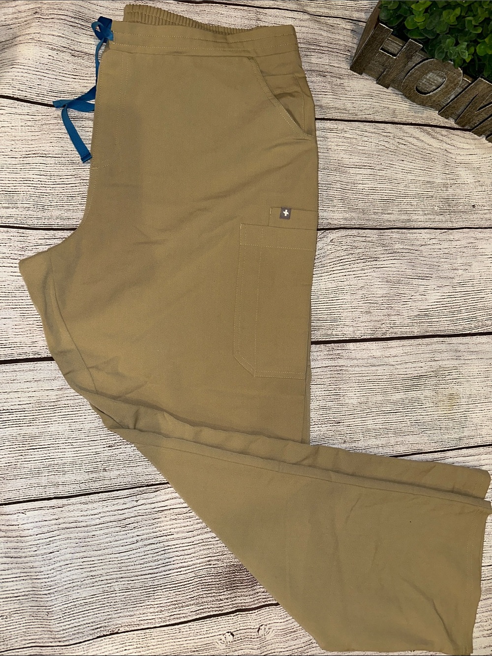 Women’s Figs Drawstring in Tan